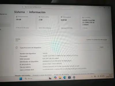 Laptop Lenovo con pantalla sin funcionar - miniatura 2