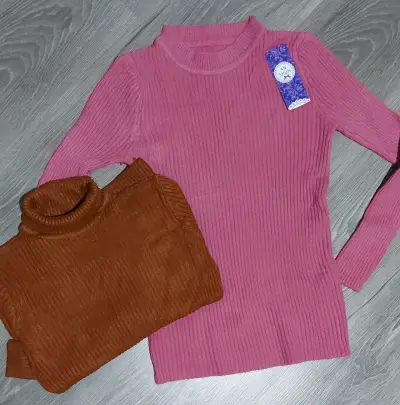 Sweaters cuello alto café y rosado cuello bajo - miniatura 2