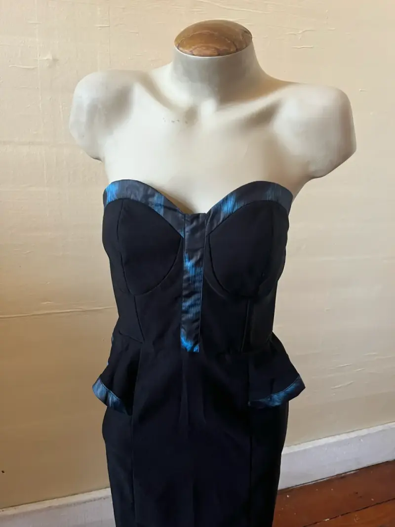 Vestido negro elegante strapless - 1