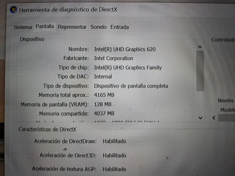 Laptop plateada con pantalla - 2
