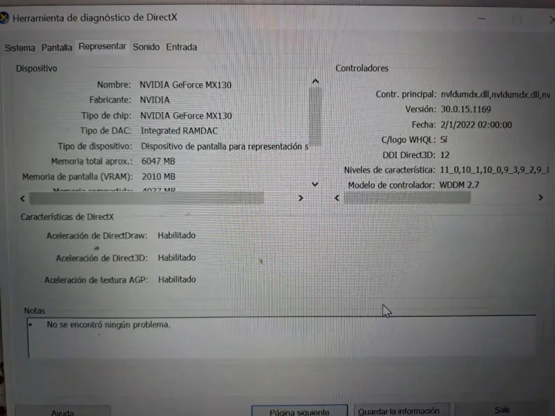 Laptop plateada con pantalla - 3