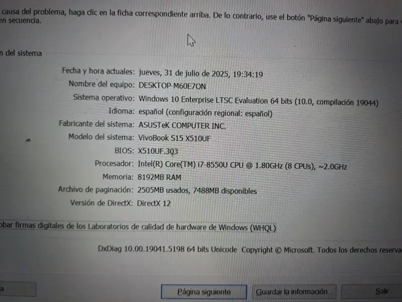 Laptop plateada con pantalla - 4