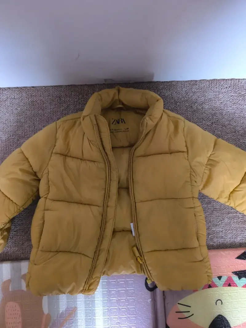 Chaqueta acolchada amarilla