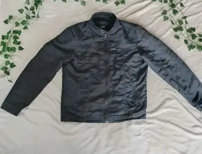 Chaqueta Oscura De Estilo Motero Talla M - miniatura 1
