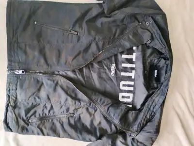 Chaqueta Oscura De Estilo Motero Talla M - miniatura 2