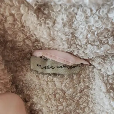 Chaqueta rosa bebé con capucha - miniatura 2