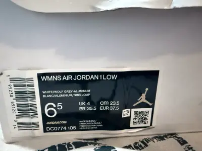 Zapatillas Air Jordan blancas y negras - miniatura 5