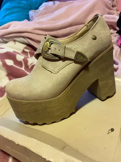 Zapatos de plataforma beige - miniatura 1