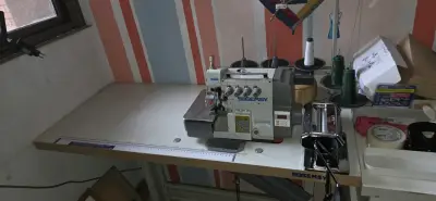 Máquina de coser industrial overlock - miniatura 1