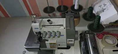 Máquina de coser industrial overlock - miniatura 2