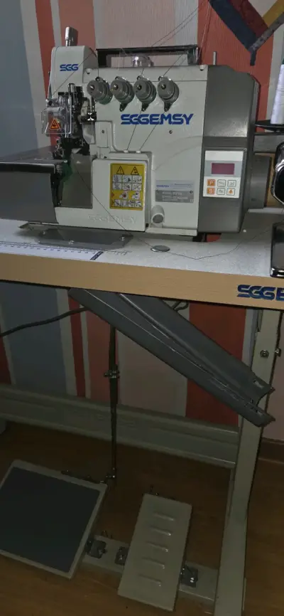 Máquina de coser industrial overlock - miniatura 5