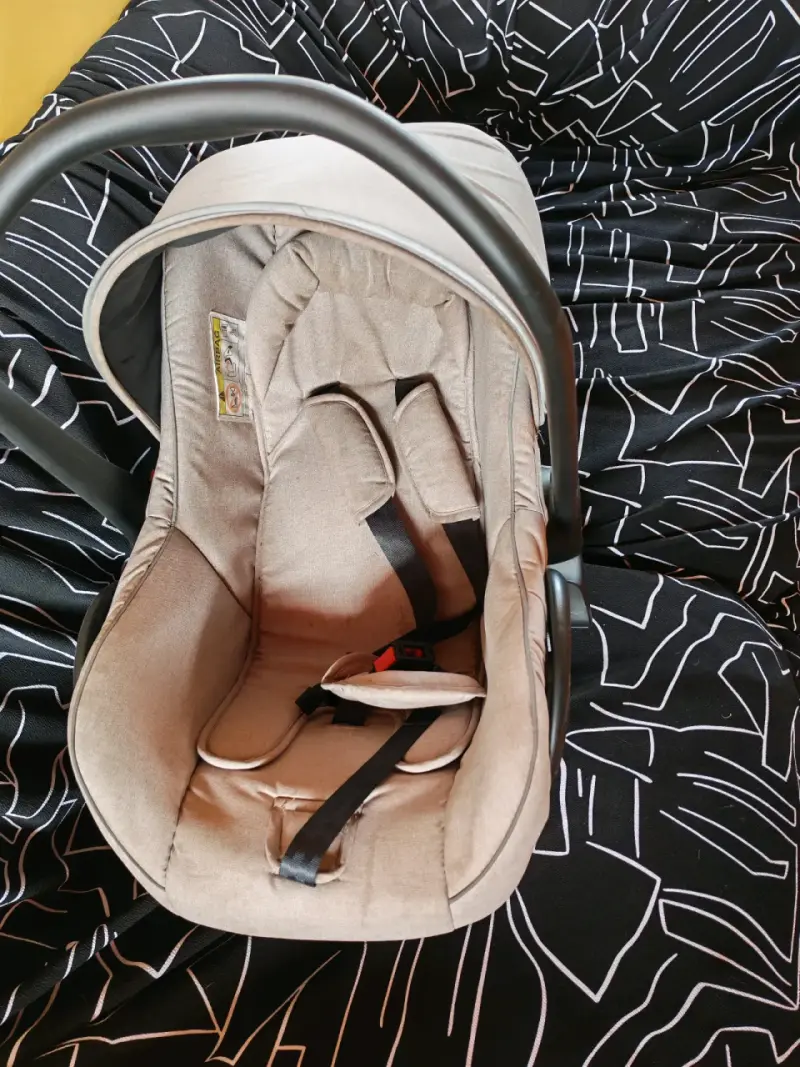 Silla de auto para bebé beige - 1