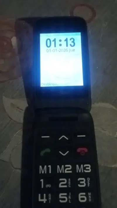 Teléfono flip de teclas grandes - miniatura 1