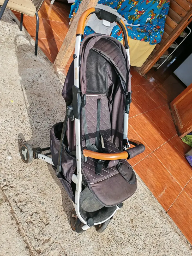 Coche de paseo plegable gris - 1