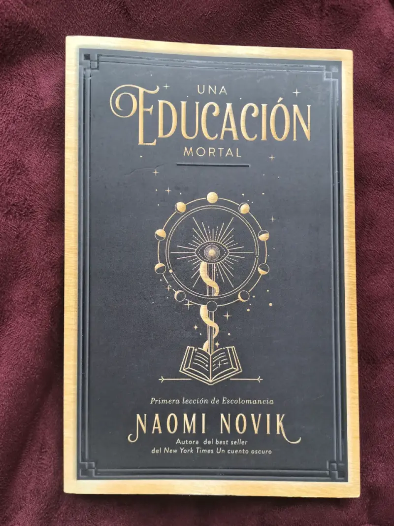 Libro "Una Educación Mortal" - 1