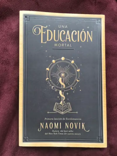 Libro "Una Educación Mortal" - miniatura 1