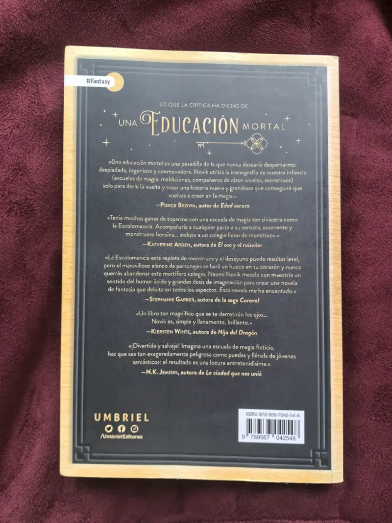 Libro "Una Educación Mortal" - 2