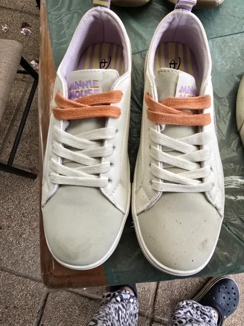 Zapatillas blancas con diseño brillante - 2