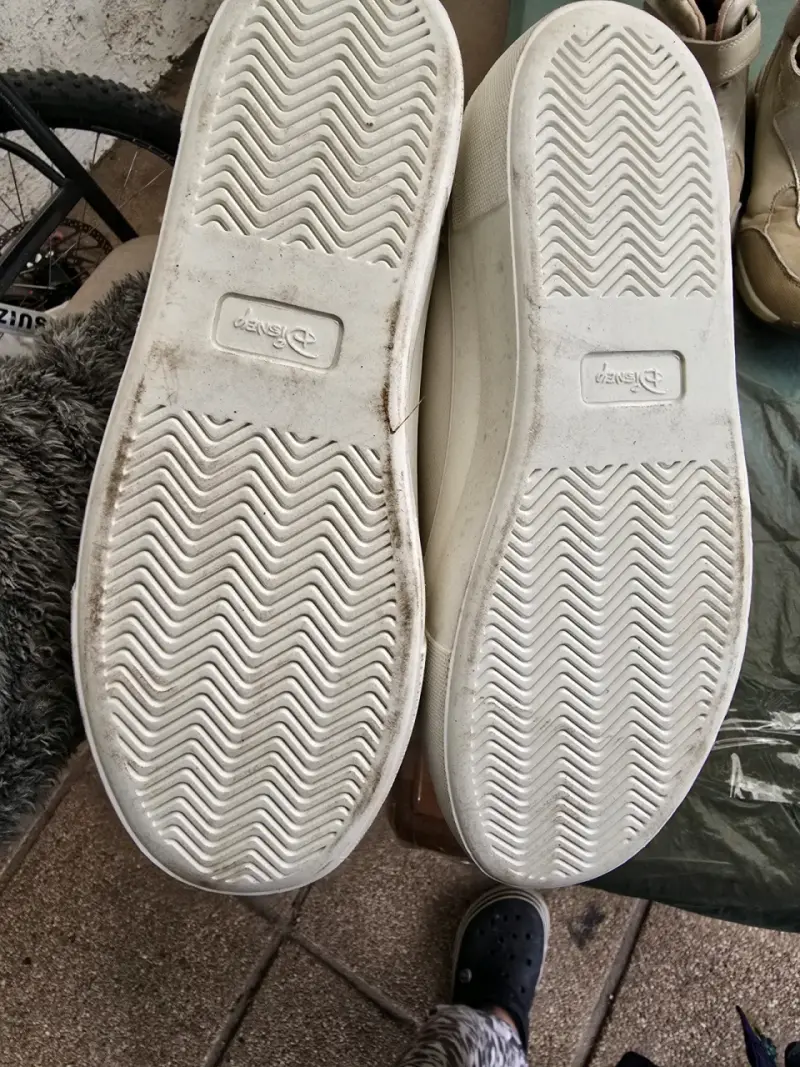 Zapatillas blancas con diseño brillante - 3