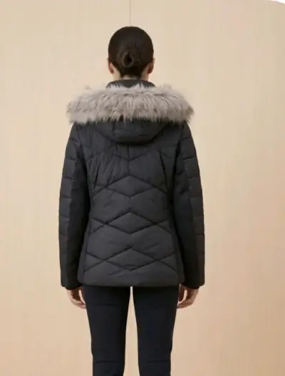 Chaqueta negra con capucha de piel - miniatura 2