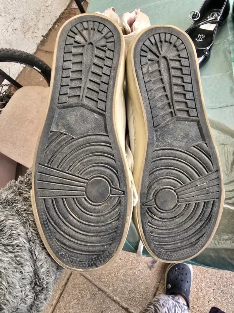 Zapatillas beige de caña alta - 1