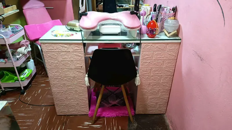 Mesa de manicurista con vidrio - 3