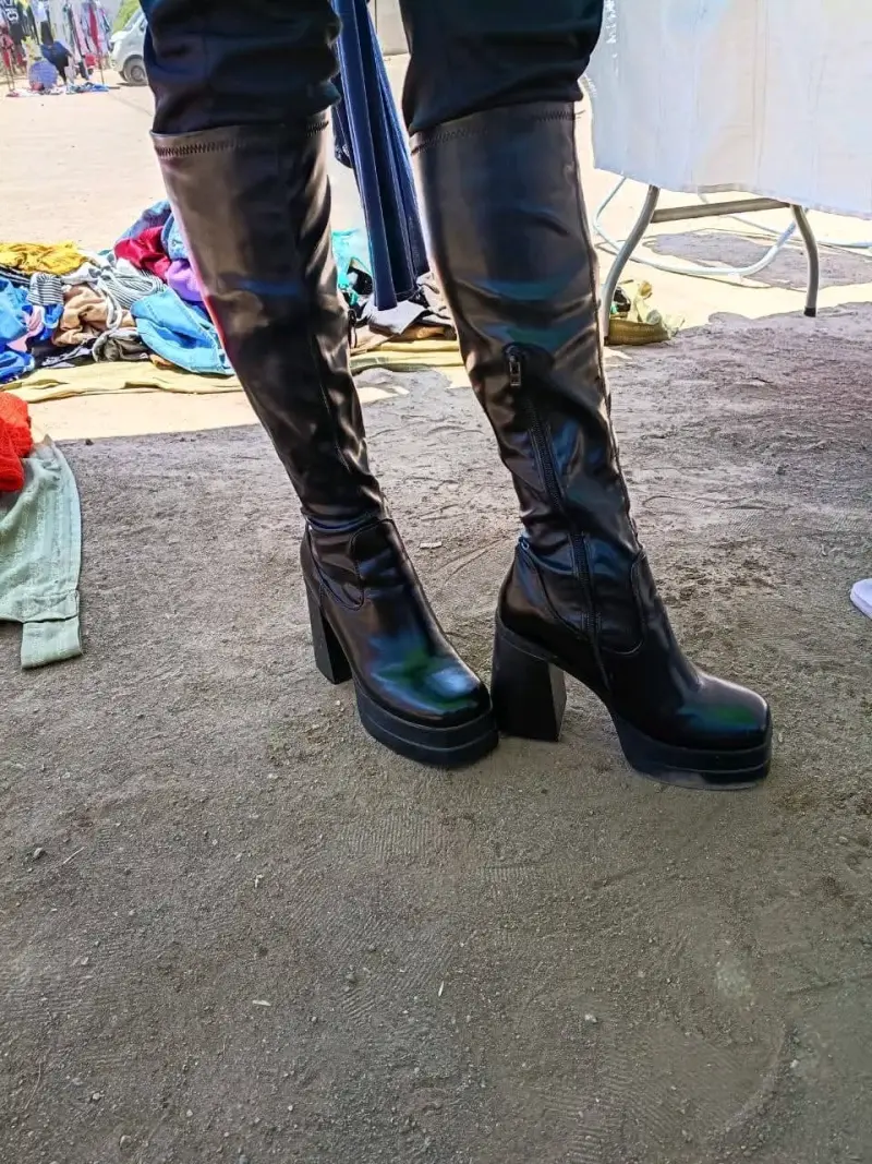 Botas altas negras de cuero - 1