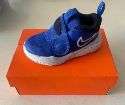 Zapatillas nike team hustle - miniatura 3