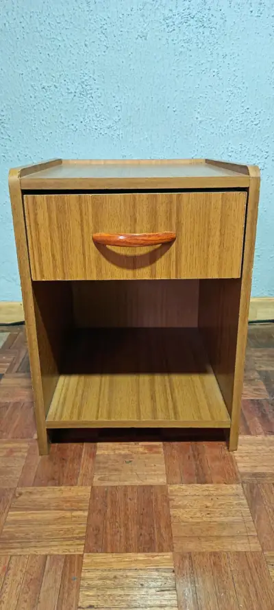 Mesa de noche vintage - miniatura 1