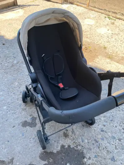 Coche de bebé negro y beige - miniatura 2