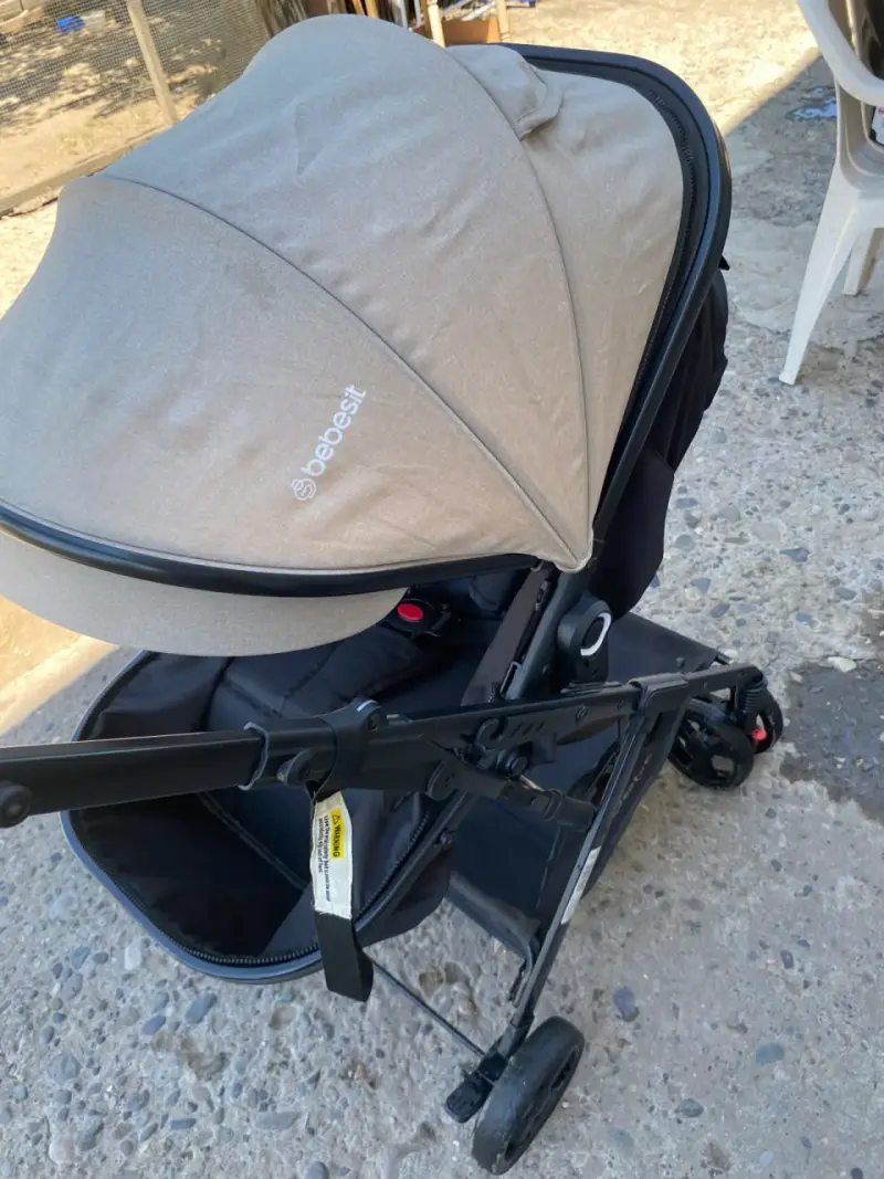 Coche de bebé negro y beige - 4