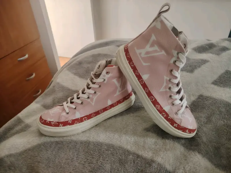 Zapatillas altas rosas estilo LV