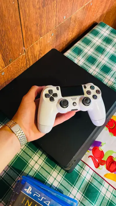 PS4 Slim 1TB en excelente estado 🎮✅ - miniatura 2