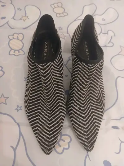 Zapatos Zara estampado zigzag - miniatura 1