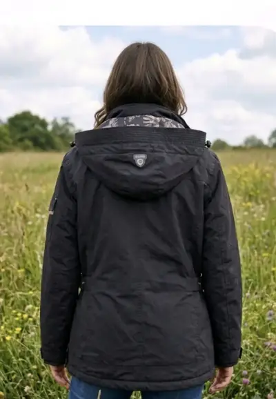 Chaqueta negra para el frío - miniatura 2
