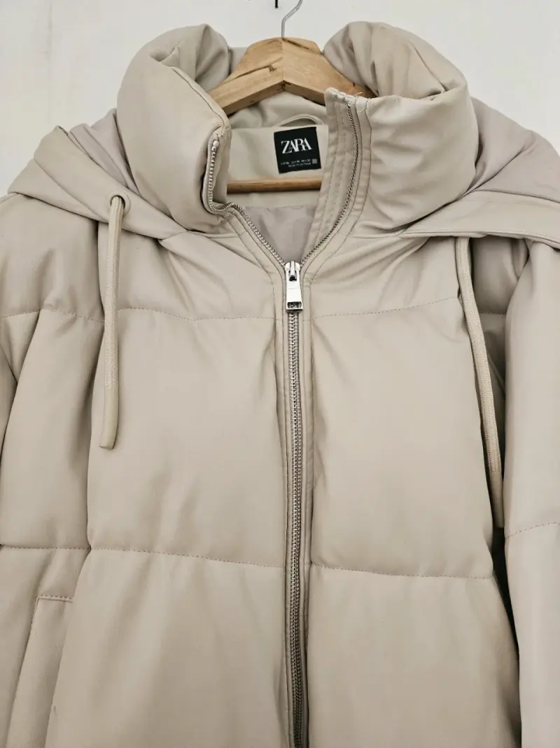 Chaqueta puffer beige zara con capucha - 2