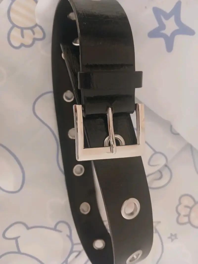Cinturón negro con hebilla metálica - 1