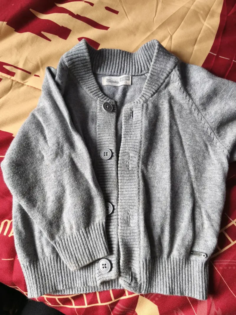 Chaleco gris de bebé