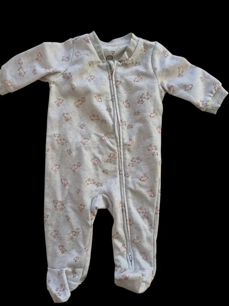 Pijama enterito gris con estampado