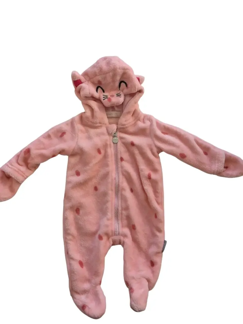 Enterito de bebé rosado con capucha