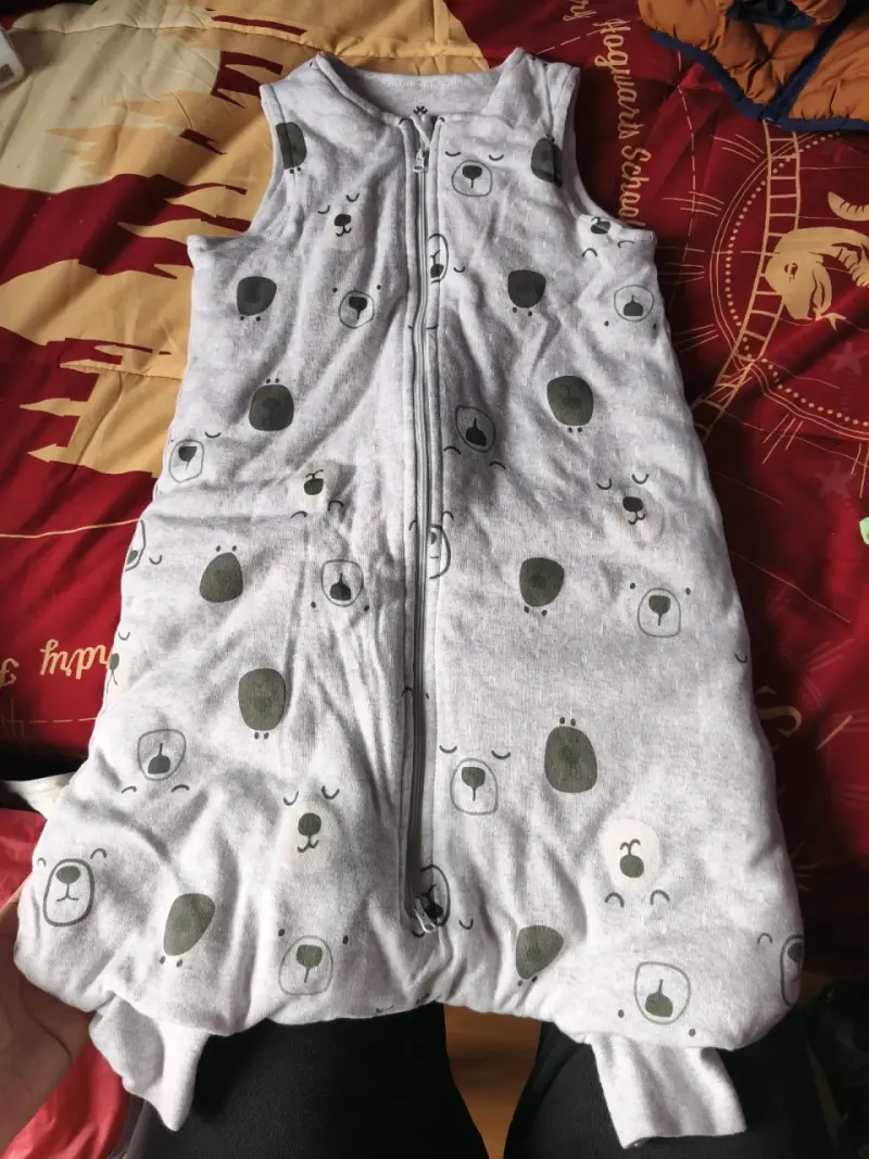 Saco de dormir gris con ositos - 1