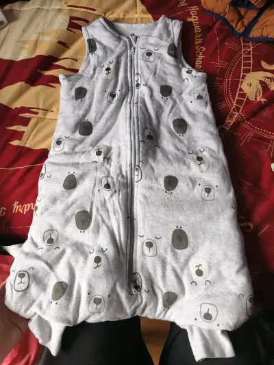 Saco de dormir gris con ositos - miniatura 1