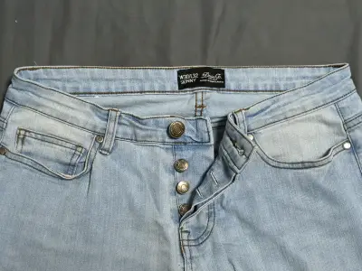 Jeans celestes desgastados - miniatura 2