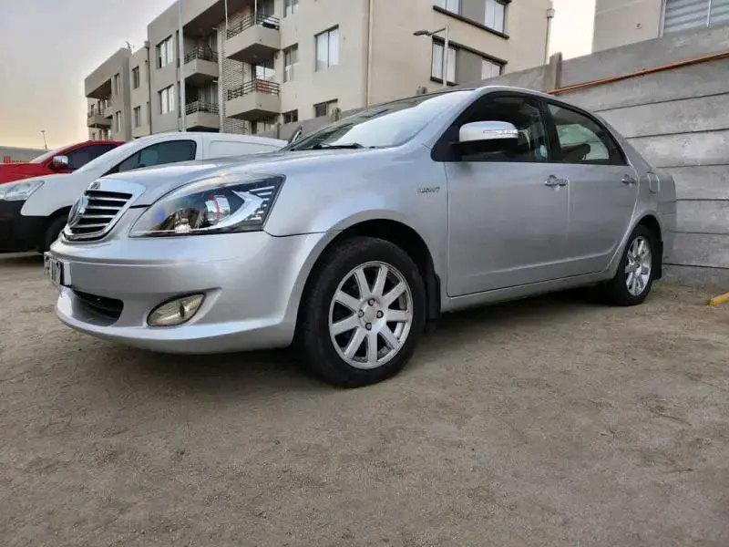 Auto Geely SL 2013 plateado - 4