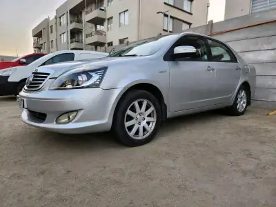 Auto Geely SL 2013 plateado - miniatura 4