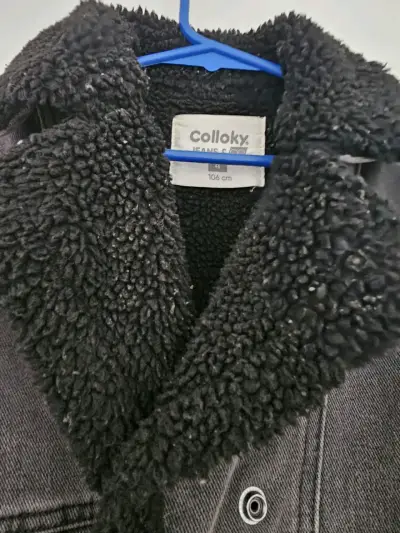 Chaqueta con forro de corderito negra - miniatura 1