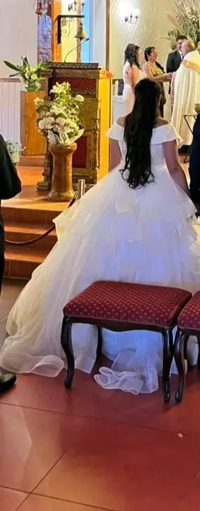 Vestido de novia blanco con volantes. - 2
