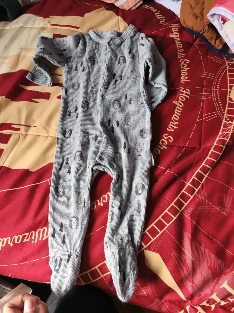 Pijama gris para bebé con estampado - 2