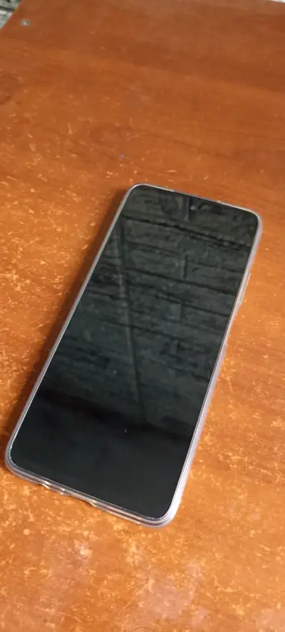 Smartphone negro en buen estado - miniatura 1