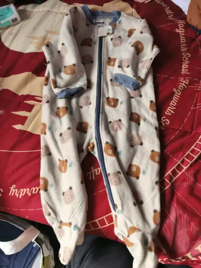 Pijama enterito con diseño de osos - miniatura 1